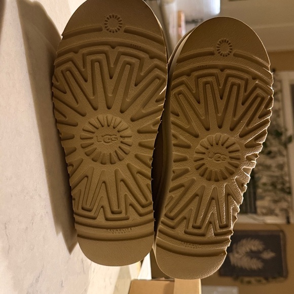 UGG Tazz II - Picture 4 of 7